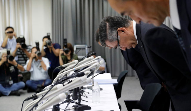 スズキは鈴木俊宏社長自ら会見に出席し謝罪