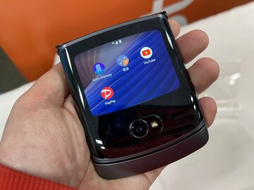 モトローラの縦折り5Gスマホが日本上陸！ 「Razr 5G」がソフトバンクから