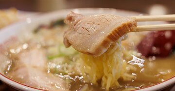 40代タイミーおじさんがラーメンショップで感激！「名物メニュー」の仕込み作業にラーメンオタクの血が騒ぐ