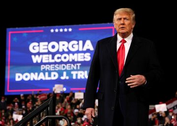 トランプ氏、ジョージア州務長官に選挙結果覆すよう要求