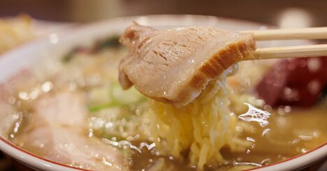 40代タイミーおじさんがラーメンショップで感激！「名物メニュー」の仕込み作業にラーメンオタクの血が騒ぐ