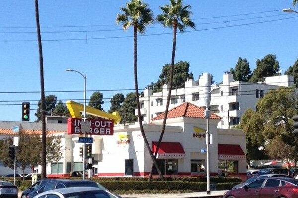 ハンバーガーの店「In-N-Out Burger」