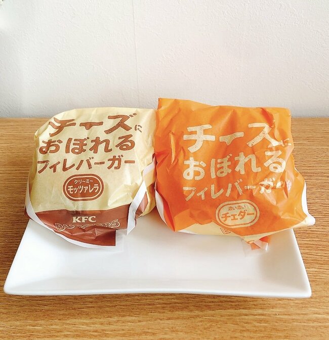 「笑っちゃうくらいチーズたっぷり」「どう見てもキャパオーバーだろ」ケンタッキーの“チーズにおぼれるバーガー”背徳感がスゴすぎる！「チーズの量どうなってんだこれ」