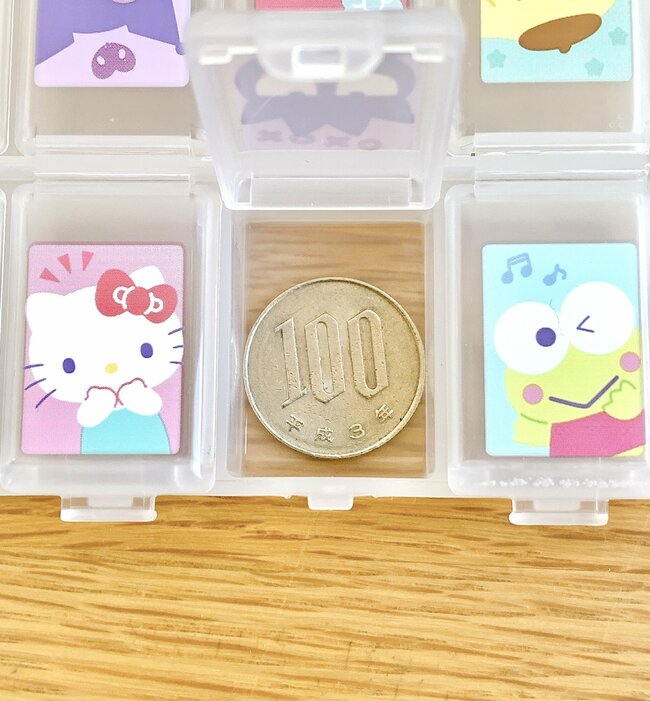 「お薬飲み忘れた…」を防止できる。ダイソー×サンリオの“ポケットたくさんケース”薬が60錠も入って便利!【購入レビュー】