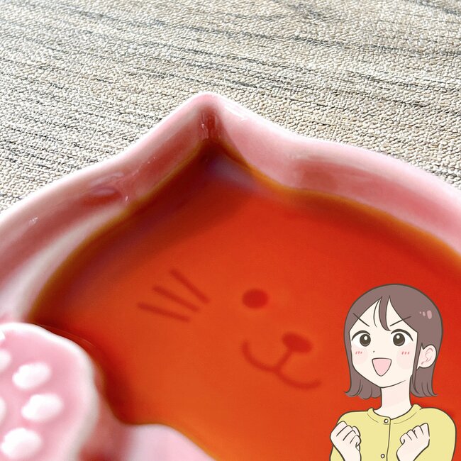 待って、天才すぎる…!セリアで見つけた「ネコちゃん食器」小皿と箸置きが合体してるんだけど!