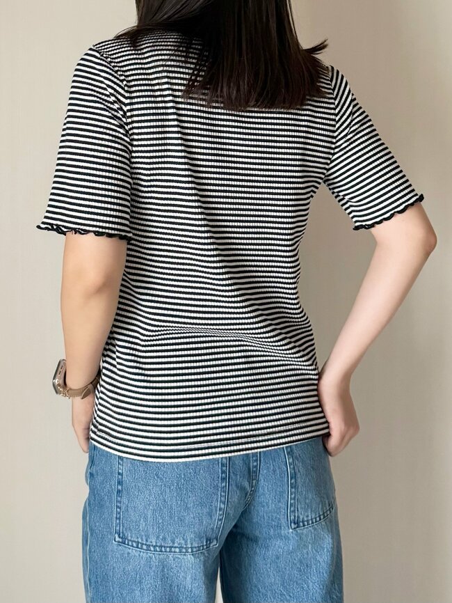 二の腕カバーの天才かも…！しまむらの「1089円トップス」がオンオフ着回せて何枚も欲しくなる！