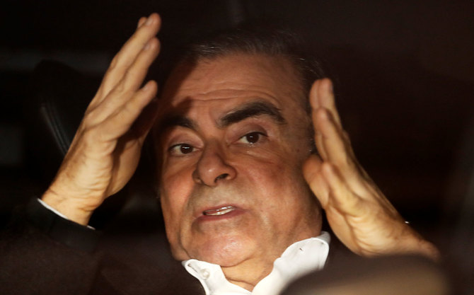 保釈後、弁護士事務所から異動するカルロス・ゴーン元会長