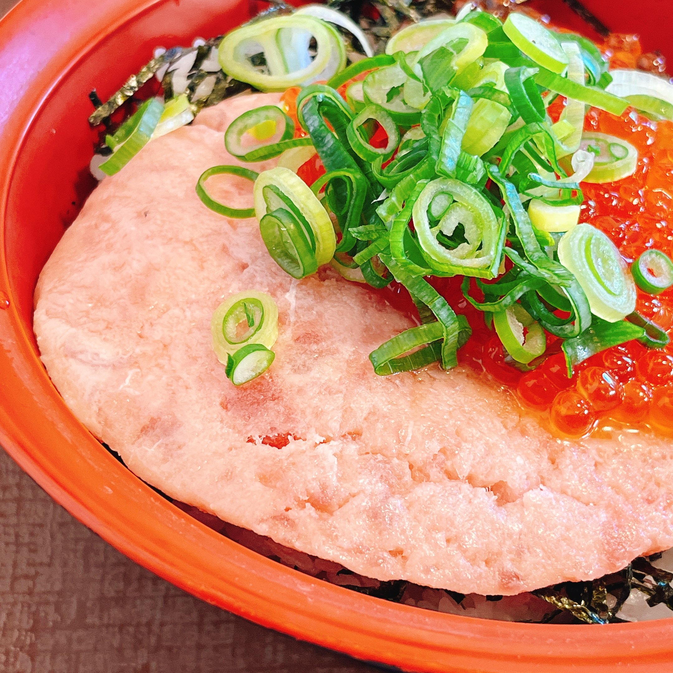 「毎日食べたい」「ハンパなく美味しい」すき家の“贅沢どんぶり”ひとくちの幸福感がすごい！「ビジュの暴力」