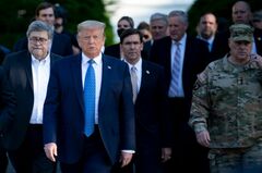 コロナ対策は二の次に、トランプ氏再選へ戦略転換