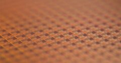 半導体不足で価格転嫁、スマホにも迫る値上げの波