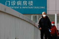 中国、医療費抑制の切り札は「汚職摘発」
