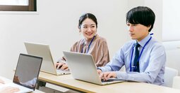 「お忙しいところすみません」と言われたとき、無愛想な人は「はい」と答える。感じのいい人は何と答える？