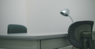 「あ、これはガキ使だ…」元弁護士が250日間の拘束を耐え抜いた「絶対しゃべってはいけない取調室」
