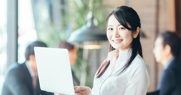 「慶應卒30歳で年収700万です。法政大卒の友人は年収1000万を超えたそうです。正直モヤモヤします」新卒就活でその後の人生はどのくらい変わるのか