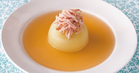 【伝説の家政婦・志麻さん】鬼ウマ玉ねぎレシピで心底冷えた体が一瞬でポッカポカ！ 「オニオンスープ」「ピサラディエール」「ケークサレ」「玉ねぎ丸ごとスープ」のひみつの4大ポイント、ついに発表！〈再配信〉