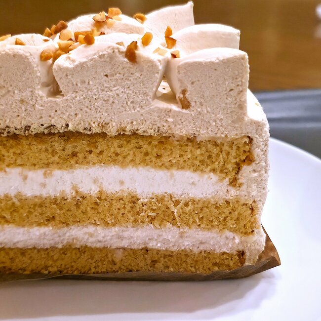 「一生売っててほしい」スタバの“限定スイーツ”クリームたっぷりで幸福感スゴいんです！「あと3回は食べたい」「でかいし、クリームの盛りがすごい」