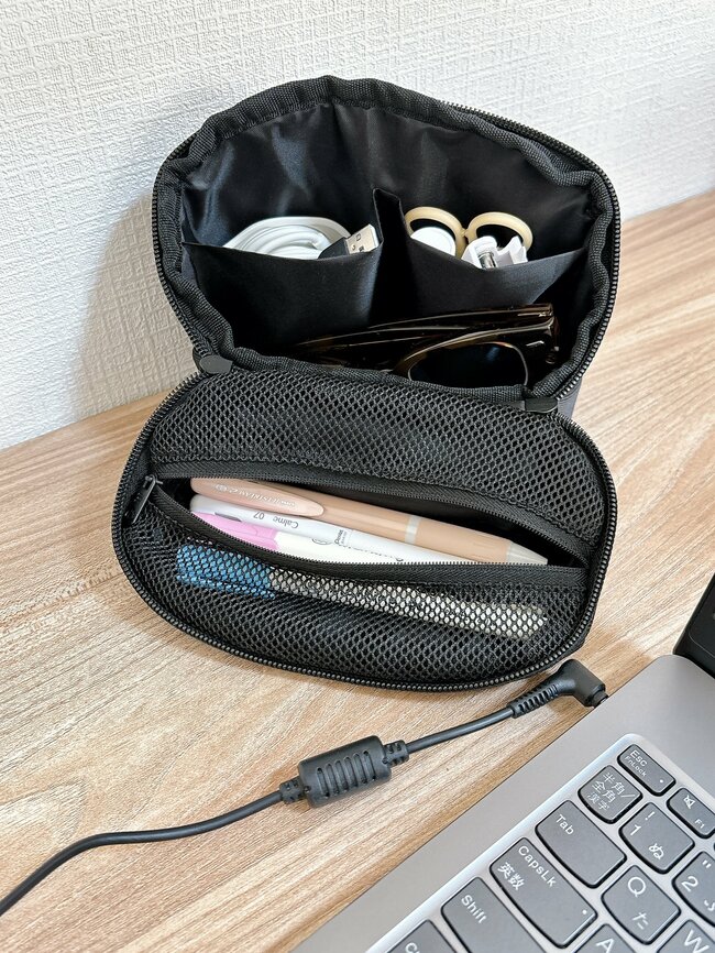 「え、本当にセリアの商品だよね…？」こんなに収納力のある“ふっくらポーチ”が110円で買えるのはスゴイ！