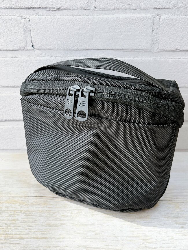 「え、本当にセリアの商品だよね…？」こんなに収納力のある“ふっくらポーチ”が110円で買えるのはスゴイ！