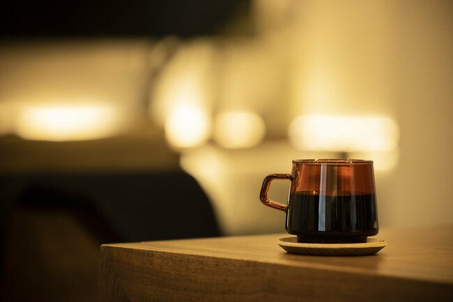 なぜ「夜コーヒー」で眠れなくなる?最新研究が示す「睡眠中の脳」で起きている“異変”とは?