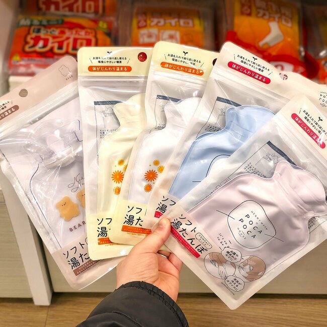 「朝の激寒通勤にちょうどいい！」セリアで見つけた“ミニ湯たんぽ”使い勝手バグツンで感動した！「ちょうどいいサイズ」「見た目もかわいい」
