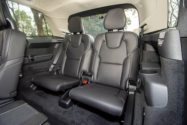 ボルボXC90 ウルトラT8 AWD PHEVリアシート