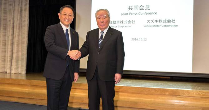 トヨタの豊田章男社長とスズキの鈴木修会長