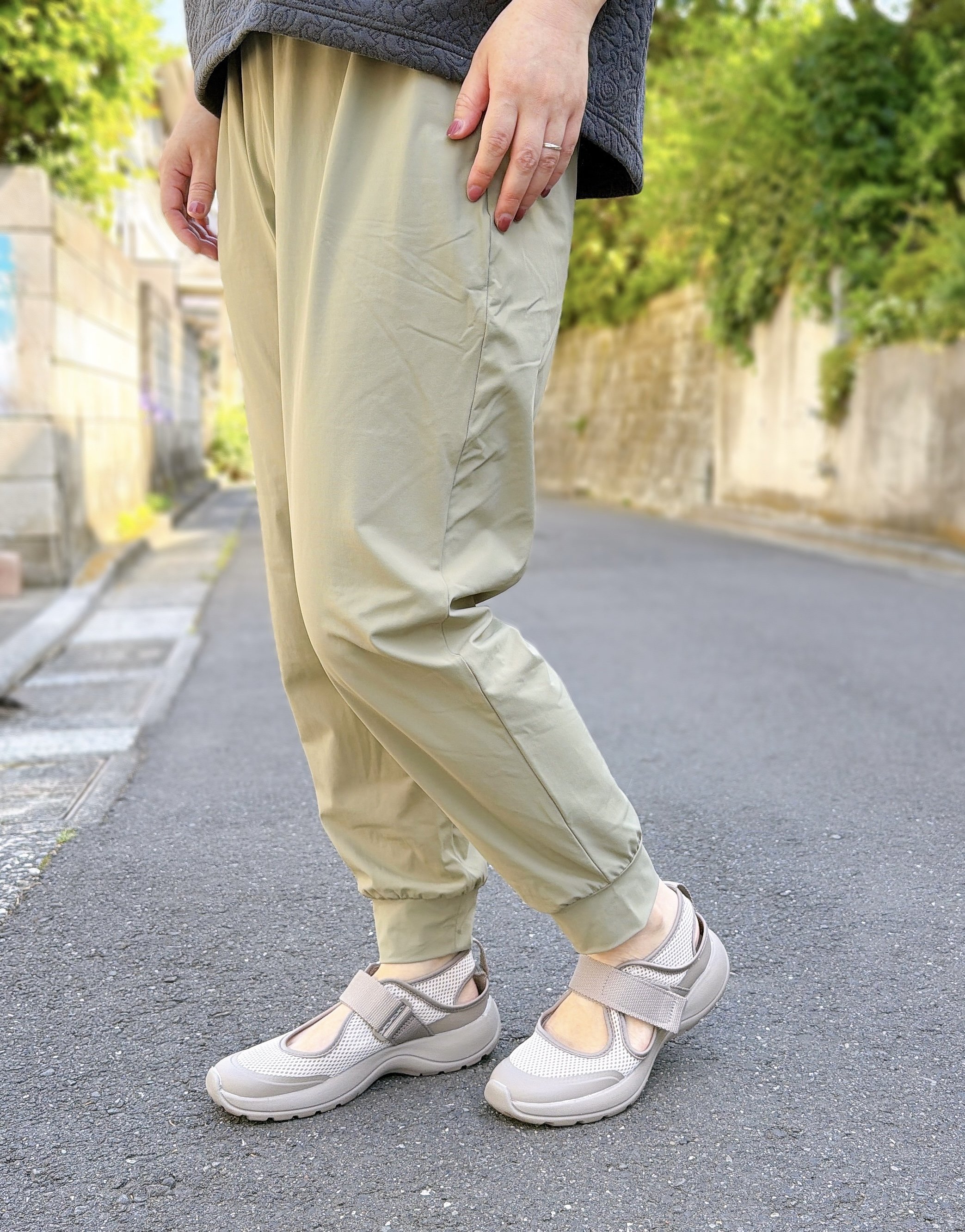 「1万歩ほど歩いても疲れにくい！」無印良品の“スニーカーみたいなサンダル”が快適すぎる…！「軽くて履きやすい」「メッシュなので涼しい」