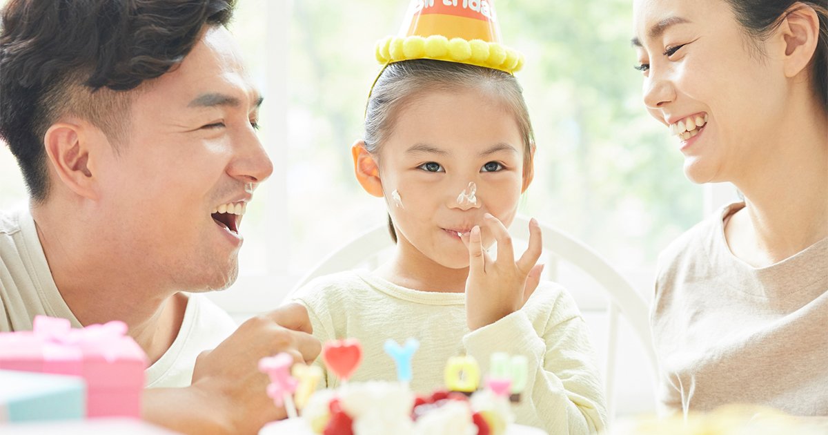 誕生日会をする家族