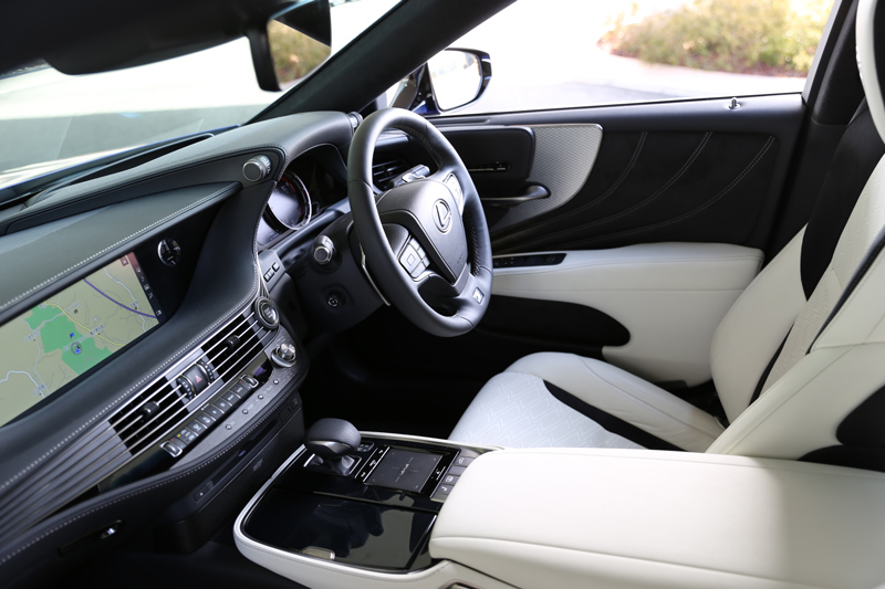 新型LEXUS LSのガソリン版はドイツ車に負けない楽しさだ