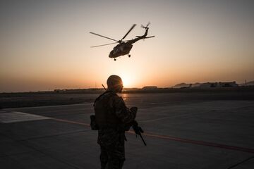 アフガニスタンとイラクの駐留米軍削減へ　トランプ氏命令受け