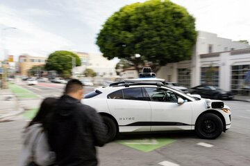 米ウェイモの自動運転、まるでNYのタクシードライバー