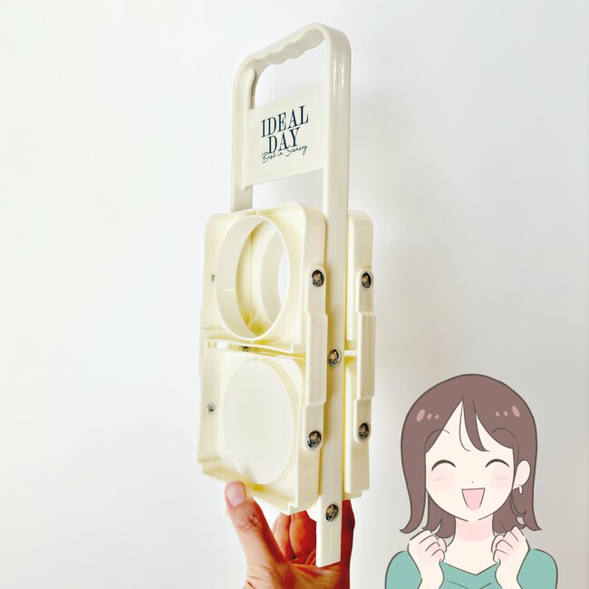 「スタバの店員さんに褒められました」3COINSの“天才ドリンクホルダー”便利すぎて毎日持ち歩きたい！「迷わず購入しました」「これでスタバが楽になります」