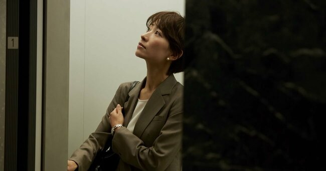 エレベーターで相乗り避ける女性は自意識過剰？芸人のネタがSNSで物議
