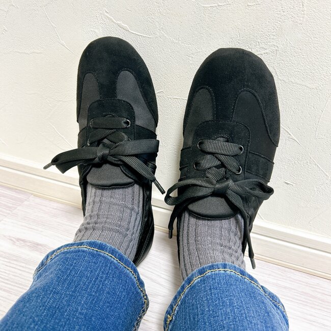 「鬼鬼鬼可愛すぎる」「本気で全色買いするか迷ってる」GUの“めちゃ軽シューズ”楽ちんすぎて、もう他のスニーカーに戻れないよ…！