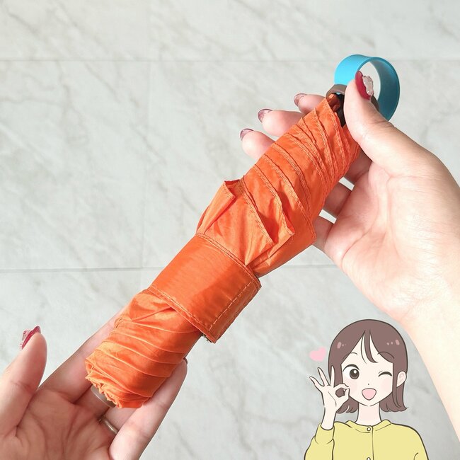 【ファミマ】カバンに入れてるのを忘れそう…！100g以下の「めちゃ軽な折りたたみ傘」お出かけの必需品になりました！《購入レビュー》