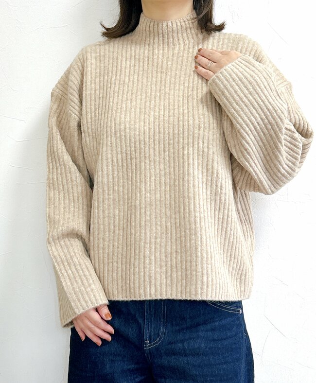 何も着てないみたいに軽い…！ユニクロの“雲みたいなニット”1990円とは思えない着心地です！「めちゃくちゃ暖かい！」「太ってみえない」