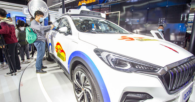 写真:百度(バイドゥ)ブースで、自動運転テストカーの展示