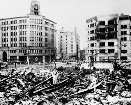 空爆を受けた終戦直後の銀座