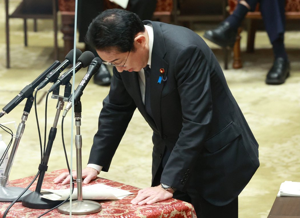 「迷惑動画」はおバカな若者の暴走にすぎないのか?政治の劣化と共通する深刻問題