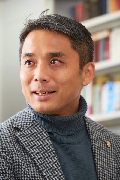 岩瀬大輔さん