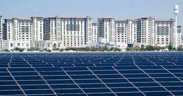 産油国UAE、再生エネ投資も世界最大級