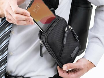 2台持ちにも対応、リュックに後付けできるスマホポーチ
