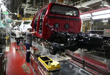 トヨタがGM抜いた四半期、半導体備蓄が奏功