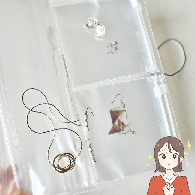 お薬手帳や診察券、薬がまとめて入った！無印良品の“天才ケース”ポケット豊富で便利すぎる！「ありそうでなかった商品」「考えた人、すごい」