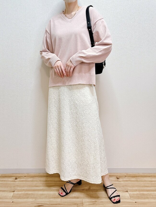 「いっきに3色買いました」「どんなボトムスにも合う」グローバルワークの“ゆったり春ニット”が毎日着たくなる快適さ！「買ってよかったです」