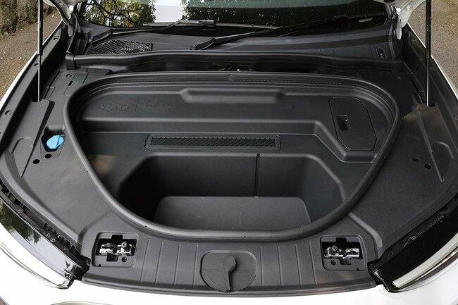 アウディQ6 e-tronフロントの収納スペース