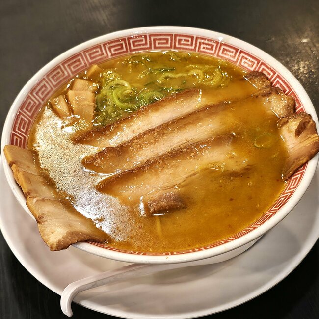 「満腹満腹」「コスパ良い!」幸楽苑の“ボリューム凄すぎセット”1450kcal超えでお腹はち切れそう!「このご時世で990円はお得でしょ」