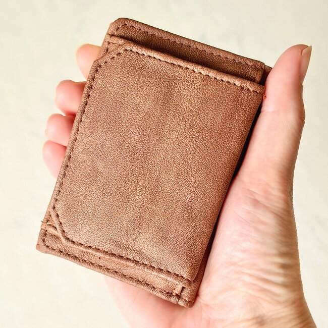 小銭が取り出しやすくて感動…！ダイソー姉妹店の「ミニ財布」ガバッと開くから、レジでの会計がスムーズになった！《購入レビュー》