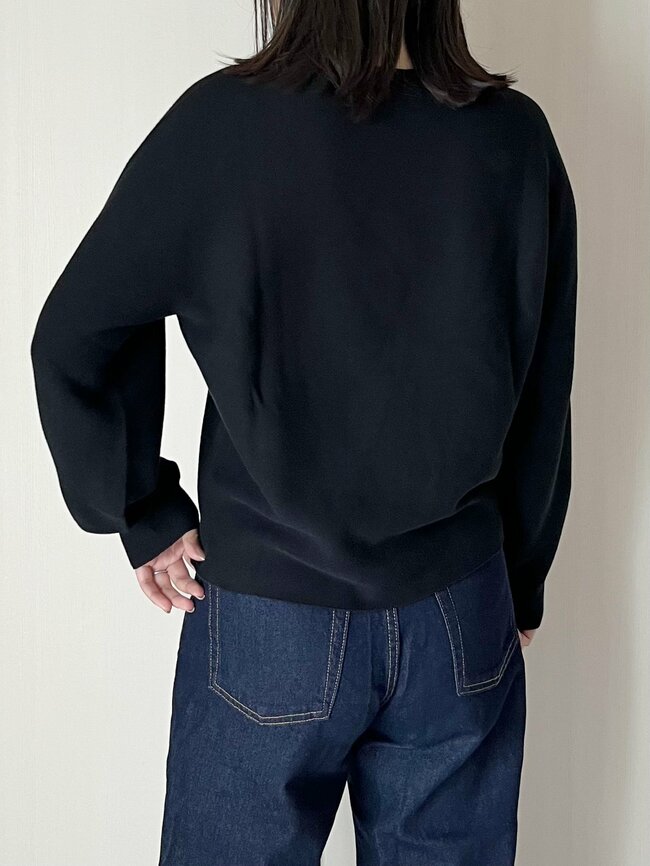 「色違いも購入したい」「着てみて即決」ユニクロの“着回しニット”ぽわんとした袖が可愛い!「春先にヘビロテ必須です」