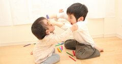 なぜ人は嫉妬するのか、子どもの頃にある「決定的なきっかけ」とは?